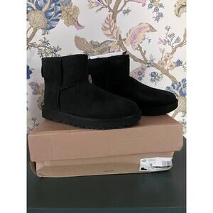 Black Ugg Classic Mini II